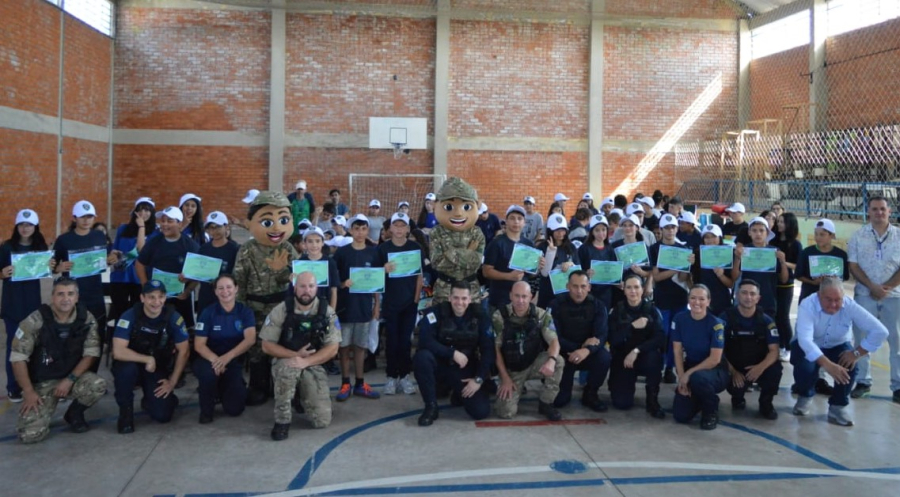 Guarda Municipal entrega certificados de Guardião Ambiental a alunos da EMEF Castelo Branco