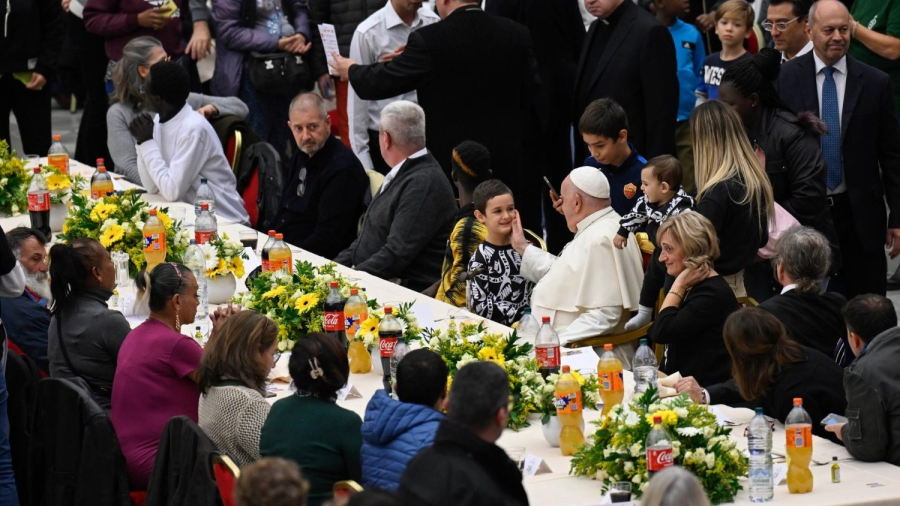 8º Dia Mundial dos Pobres: Papa Francisco almoçou com 1.300 pessoas carentes no domingo, 17