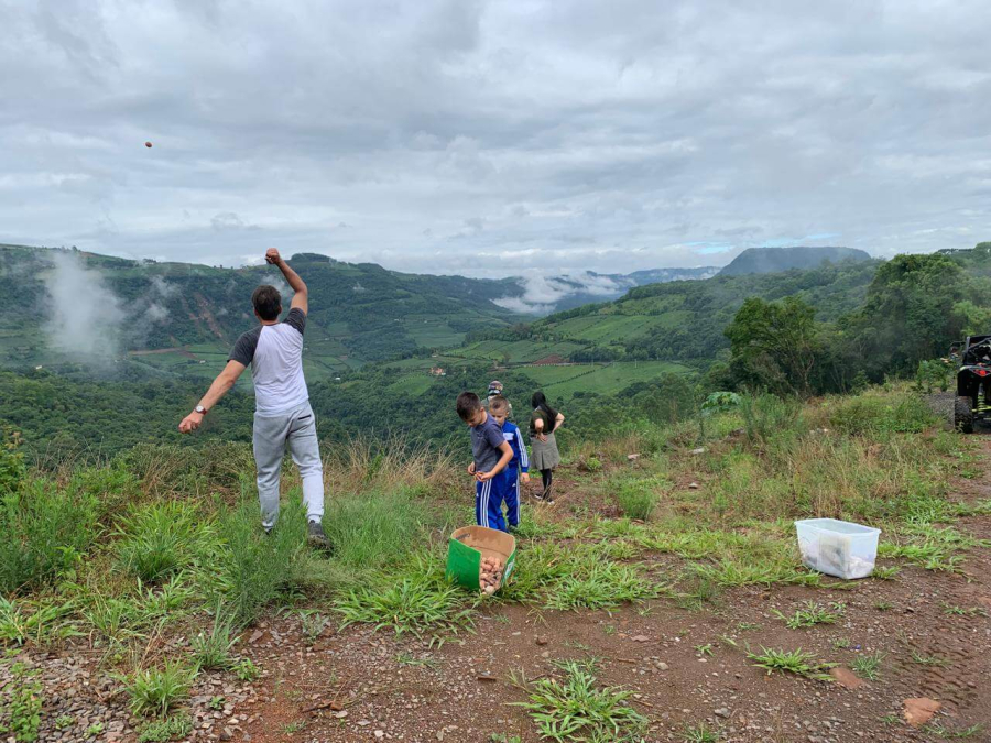 Projeto Bombas Verdes: sementes em cápsulas foram dispersadas no último sábado por via terrestre 