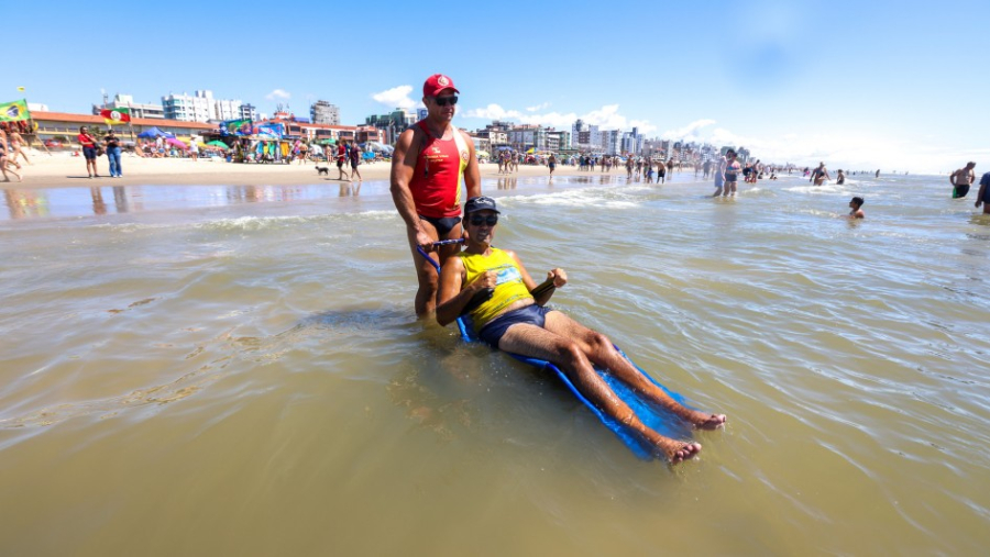 Rede Praia Acessível resgata alegria e autoestima de pessoas com deficiência ou mobilidade reduzida