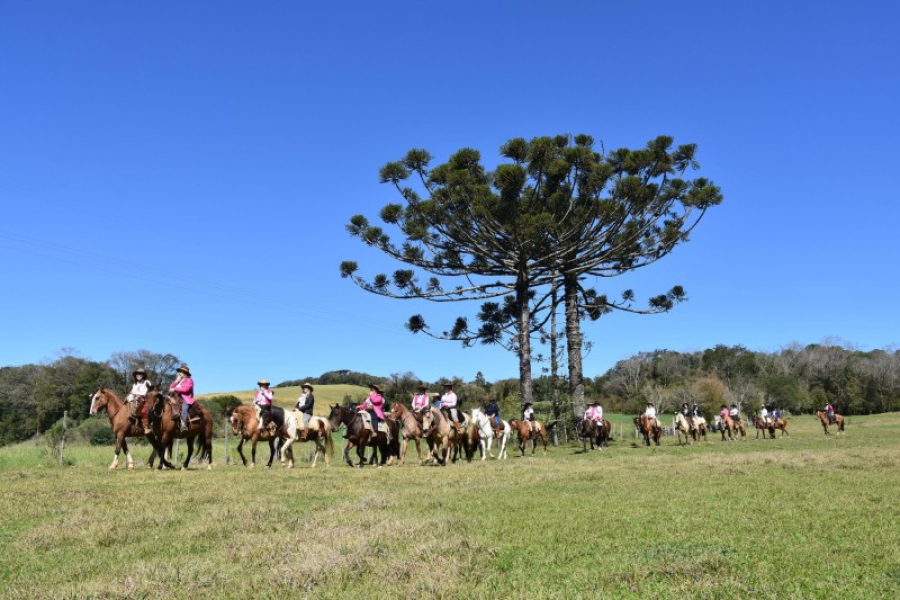 XIV Cavalgada da Mulher em Serafina Corrêa: Celebração do Dia Internacional da Mulher e da Cultura Gaúcha